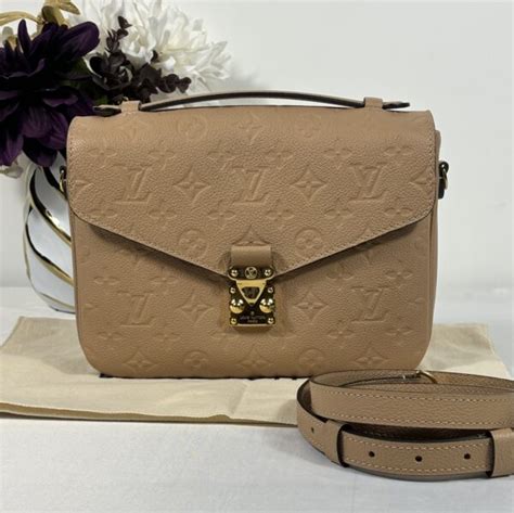 louis vuitton pochette metis empreinte papyrus|Louis Vuitton metis hobo empreinte.